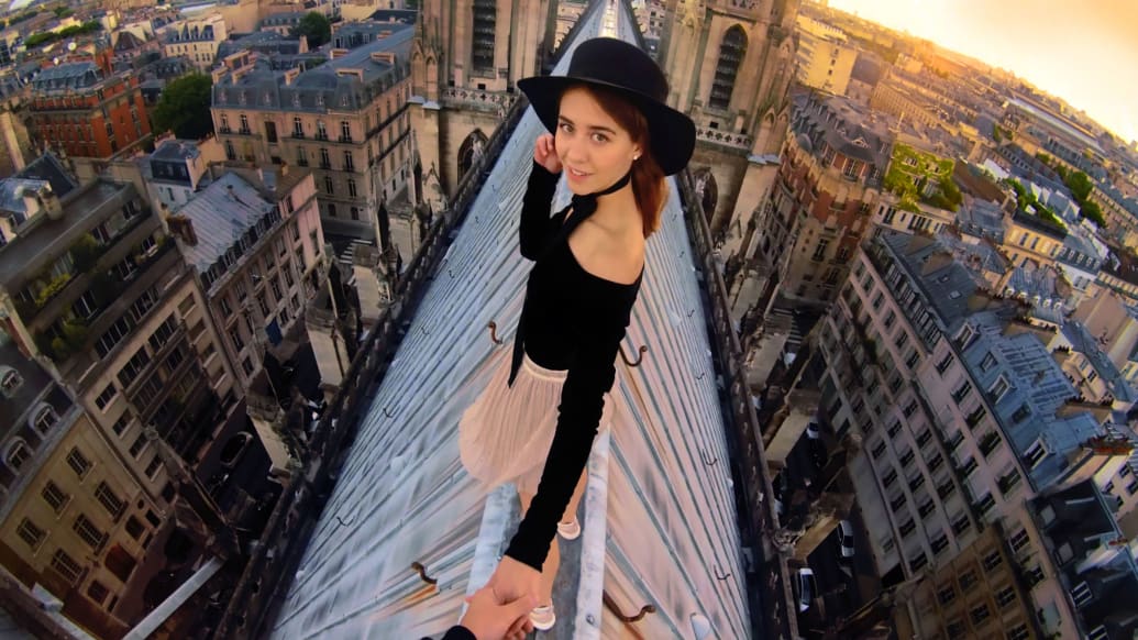 The ‘Skywalkers’ Who Fell in Love While Risking Death ‘Rooftopping’